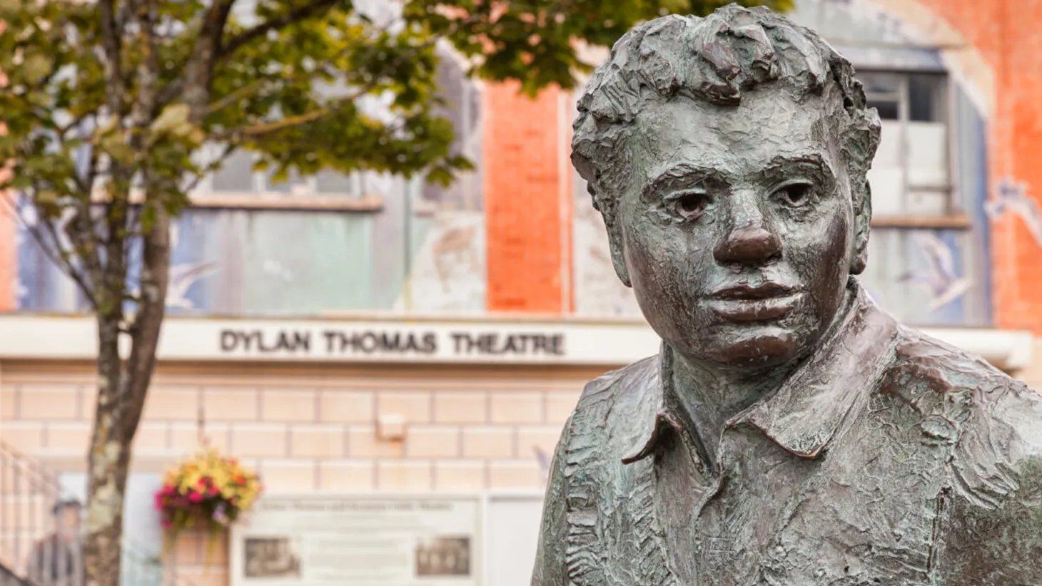 Do not go gentle into that good night by Dylan Thomas – Expert Analysis