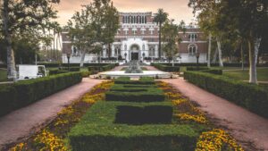 USC vs. UCLA—Which College Is the Best Fit for You? (2024)